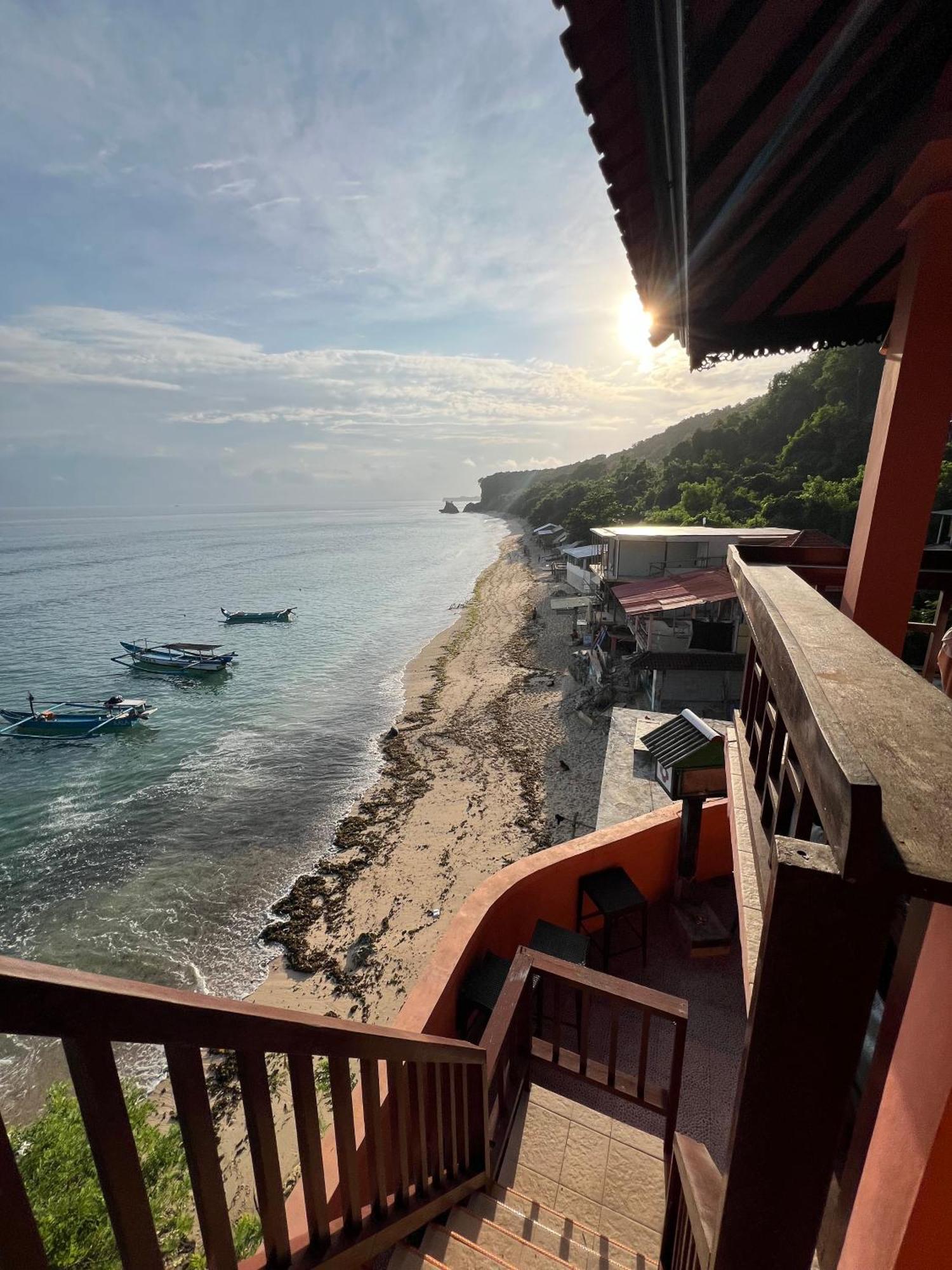 Ari * Uluwatu